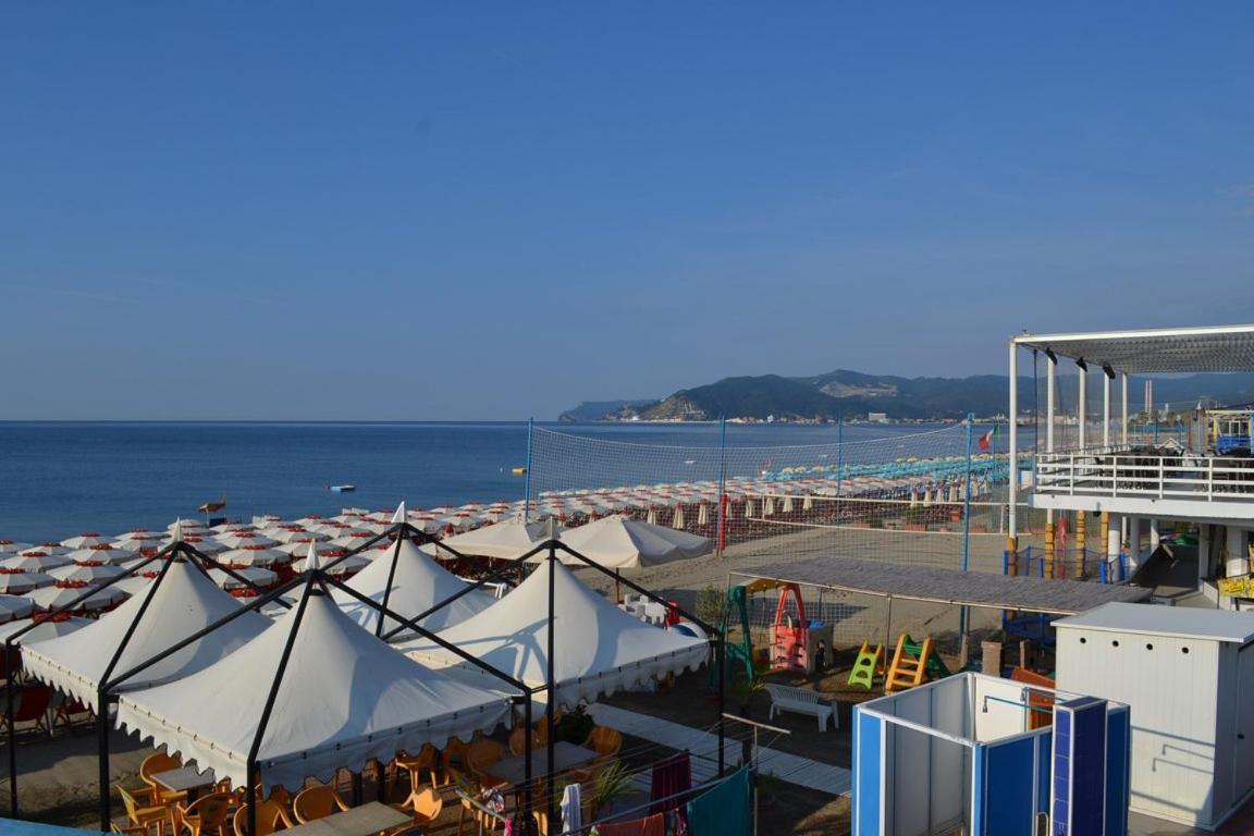 Savona Magnifico Sole Mare 150 M Wifi Climatcontrol Appartamento Esterno foto