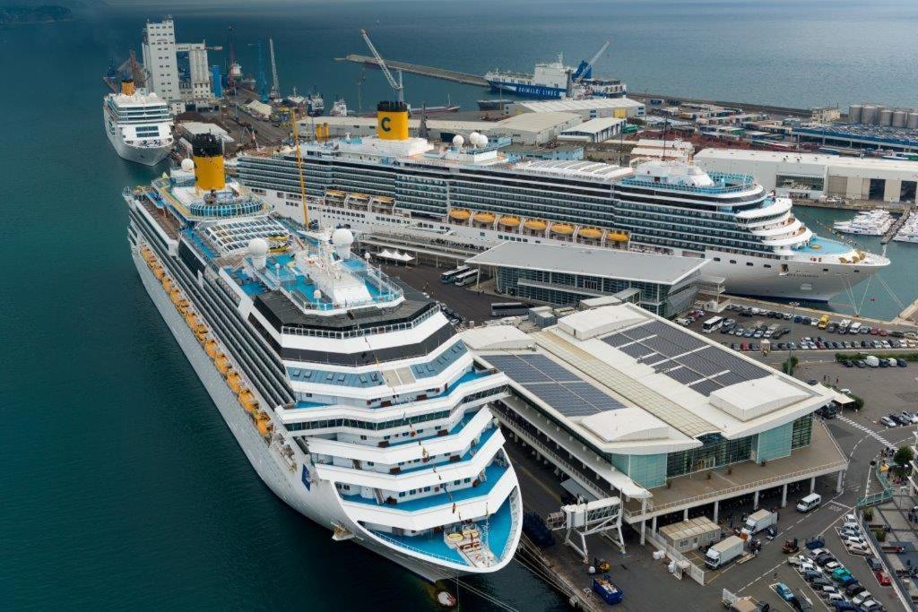 Savona Magnifico Sole Mare 150 M Wifi Climatcontrol Appartamento Esterno foto