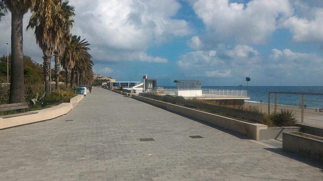 Savona Magnifico Sole Mare 150 M Wifi Climatcontrol Appartamento Esterno foto