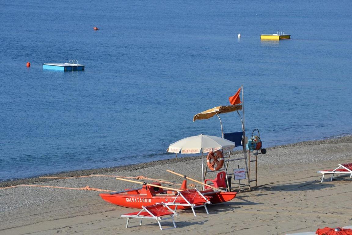 Savona Magnifico Sole Mare 150 M Wifi Climatcontrol Appartamento Esterno foto